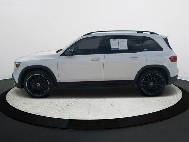 Photo of 2023 Polar White Mercedes-Benz GLB 250