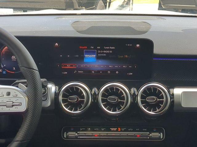 Photo of 2023 Polar White Mercedes-Benz GLB 250