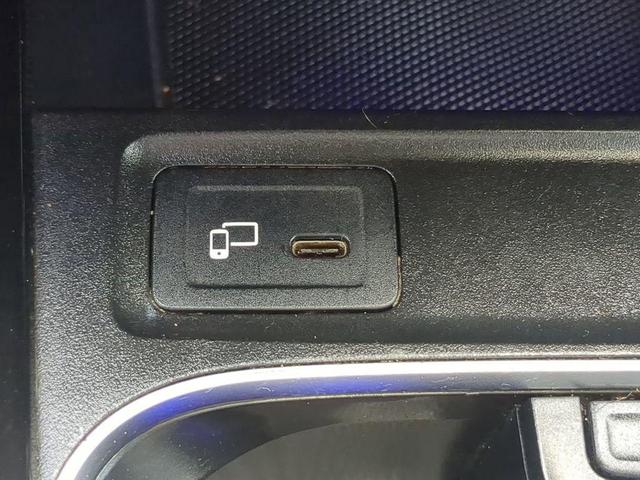 Photo of 2023 Polar White Mercedes-Benz GLB 250