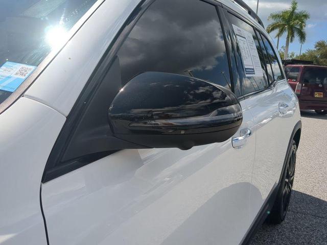 Photo of 2023 Polar White Mercedes-Benz GLB 250