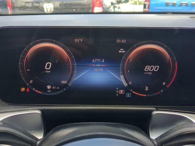 Photo of 2023 Polar White Mercedes-Benz GLB 250