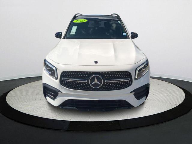 Photo of 2023 Polar White Mercedes-Benz GLB 250