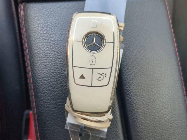 Photo of 2023 Polar White Mercedes-Benz GLB 250
