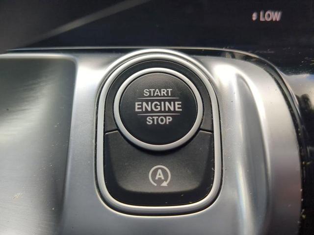Photo of 2023 Polar White Mercedes-Benz GLB 250