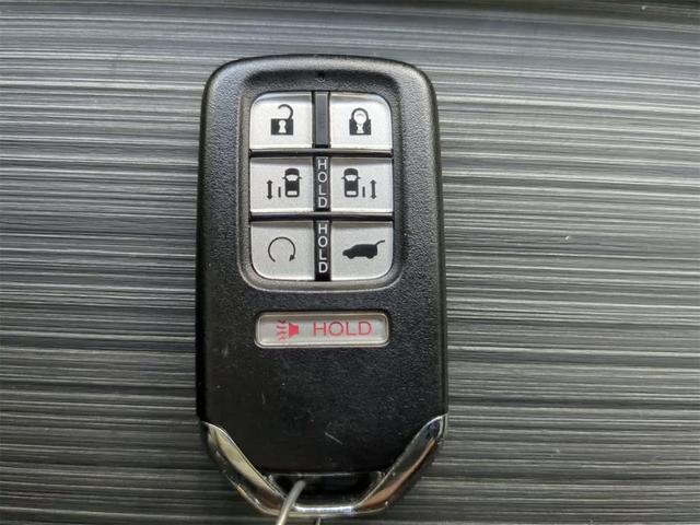 Photo of 2024 Platinum White Pearl Honda Odyssey