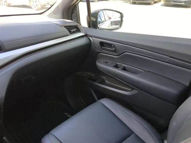 Photo of 2024 Platinum White Pearl Honda Odyssey