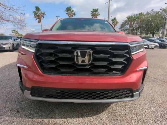 Photo of 2025 Radiant Red Metallic II Honda Pilot