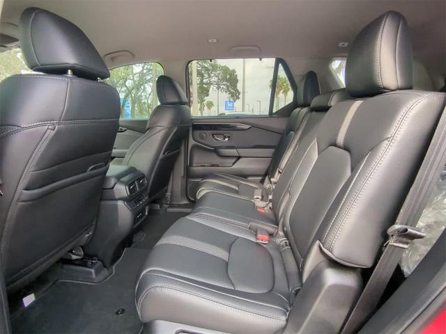 Photo of 2025 Radiant Red Metallic II Honda Pilot