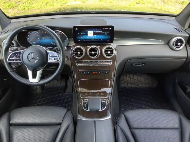 Photo of 2022 Black Mercedes-Benz GLC 300