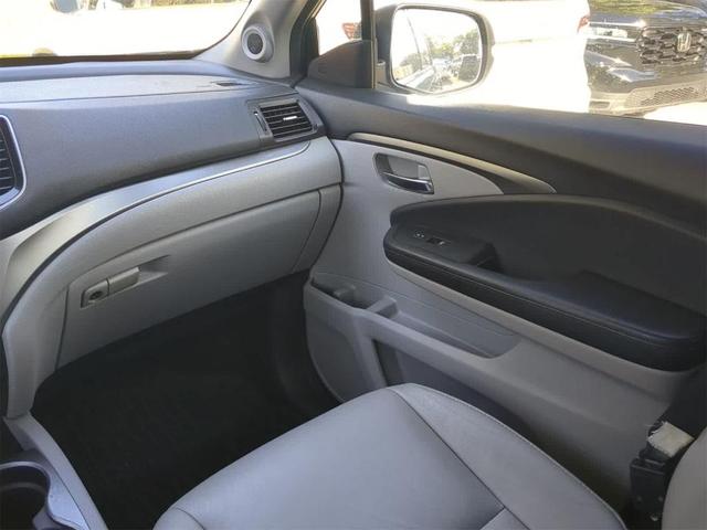 Photo of 2019 Steel Sapphire Metallic Honda Pilot