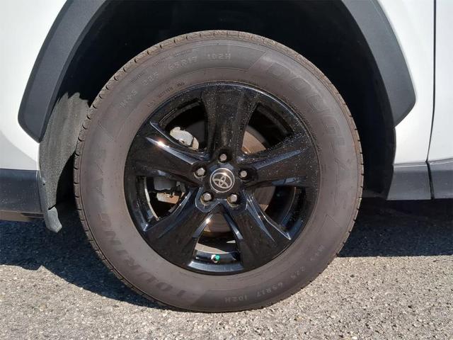Photo of 2021 Super White Toyota RAV4