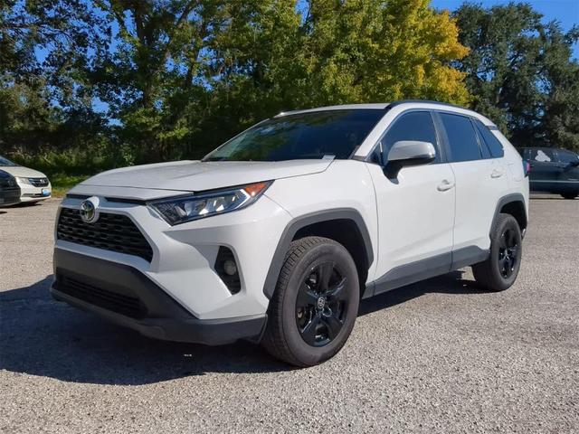 Photo of 2021 Super White Toyota RAV4