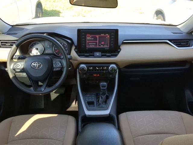 Photo of 2021 Super White Toyota RAV4