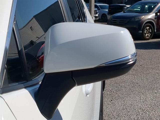 Photo of 2021 Super White Toyota RAV4