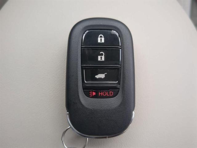 Photo of 2026 Platinum White Pearl Honda HR-V