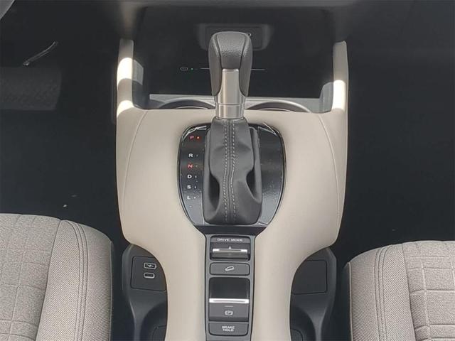 Photo of 2026 Platinum White Pearl Honda HR-V