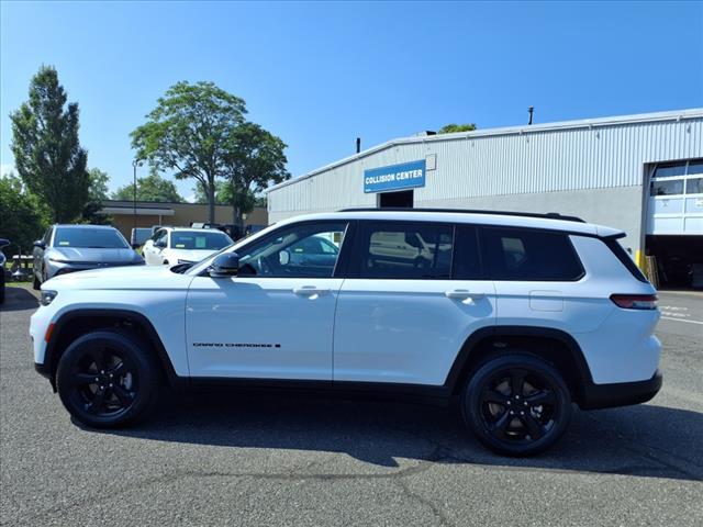 Photo of 2022 Bright White Clearcoat Jeep Grand Cherokee L