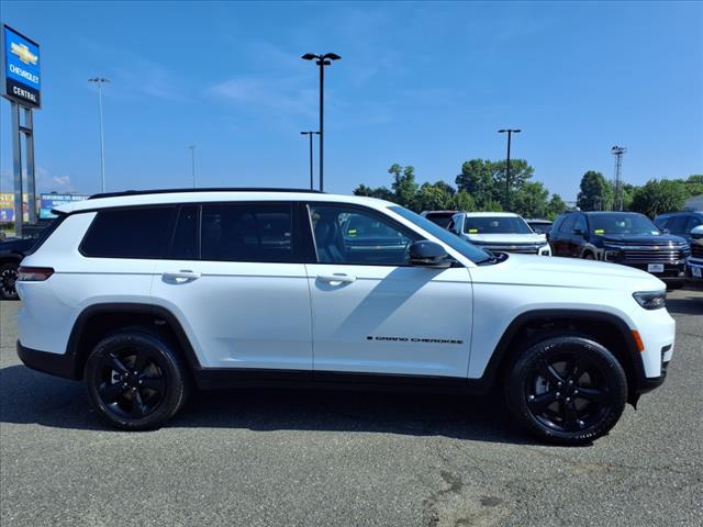 Photo of 2022 Bright White Clearcoat Jeep Grand Cherokee L
