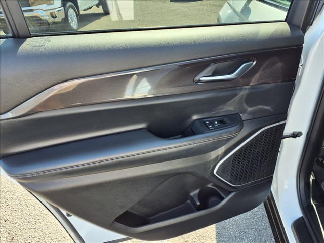 Photo of 2022 Bright White Clearcoat Jeep Grand Cherokee L