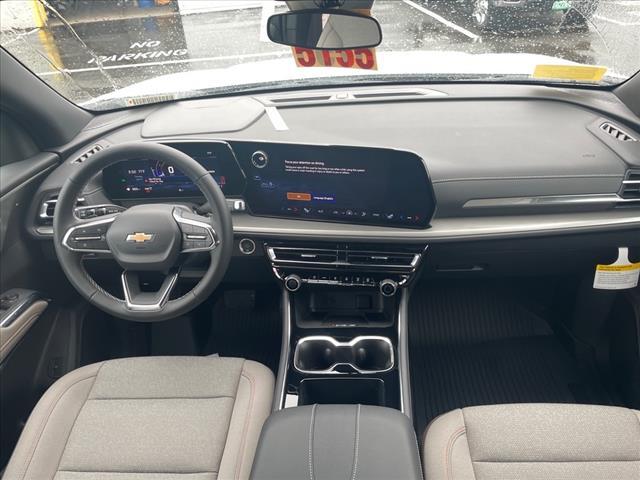 Photo of 2025 Summit White Chevrolet Traverse