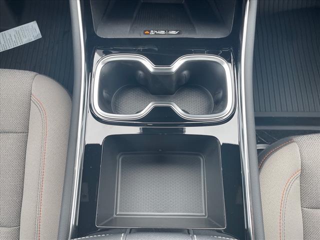 Photo of 2025 Summit White Chevrolet Traverse