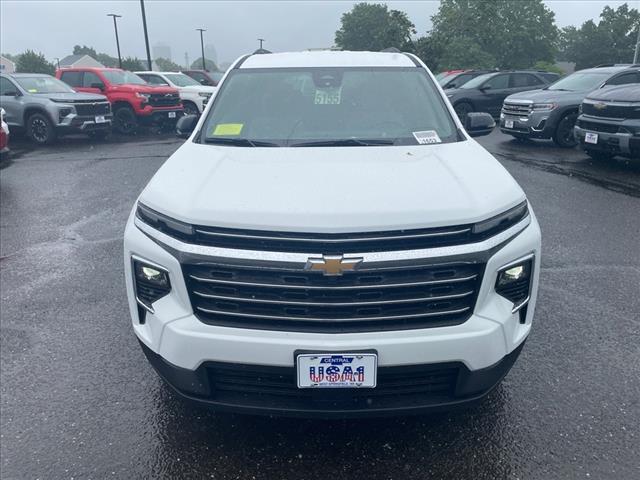 Photo of 2025 Summit White Chevrolet Traverse
