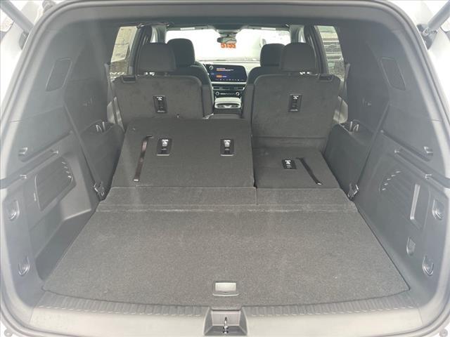 Photo of 2025 Summit White Chevrolet Traverse
