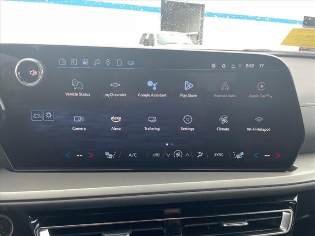 Photo of 2025 Summit White Chevrolet Traverse