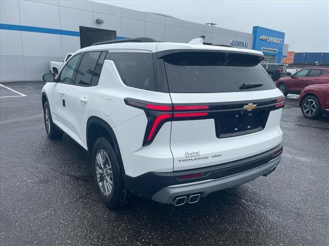 Photo of 2025 Summit White Chevrolet Traverse