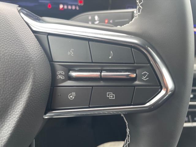 Photo of 2025 Summit White Chevrolet Traverse