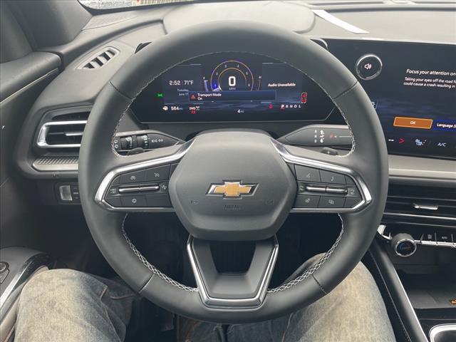 Photo of 2025 Summit White Chevrolet Traverse