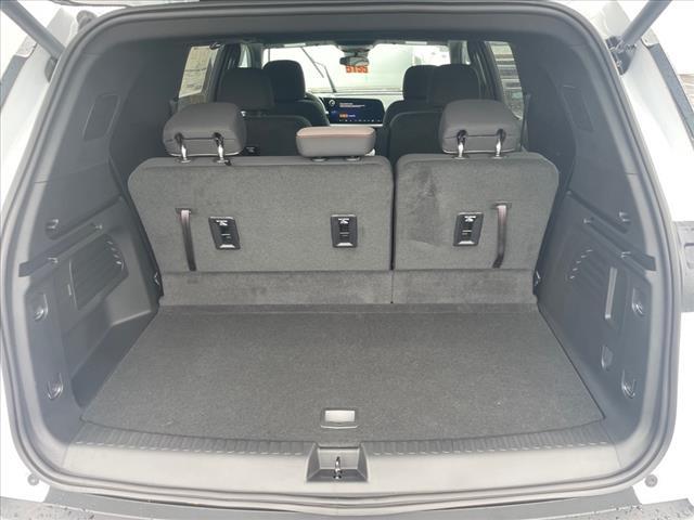 Photo of 2025 Summit White Chevrolet Traverse