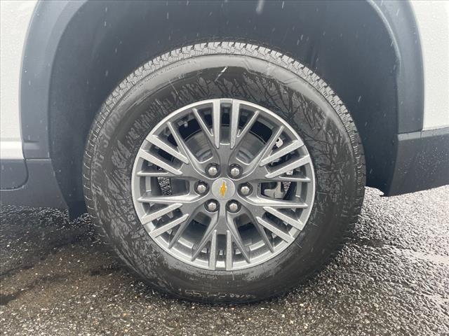 Photo of 2025 Summit White Chevrolet Traverse
