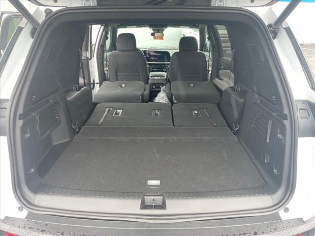 Photo of 2025 Summit White Chevrolet Traverse