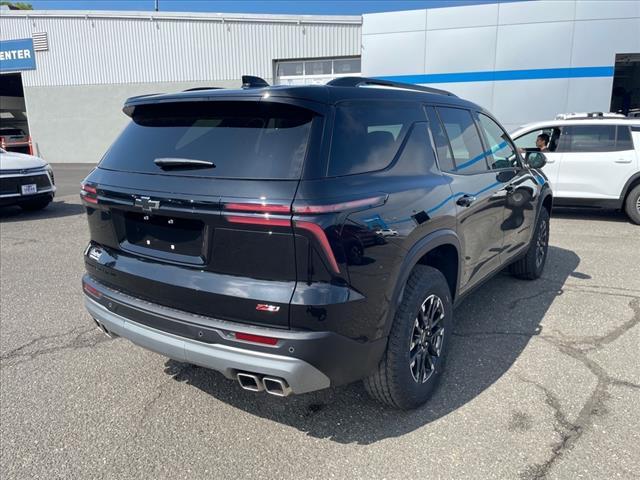 Photo of 2025 Mosaic Black Metallic Chevrolet Traverse