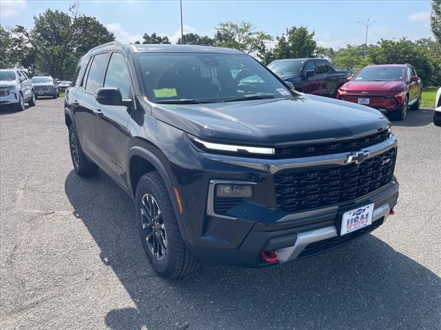 Photo of 2025 Mosaic Black Metallic Chevrolet Traverse