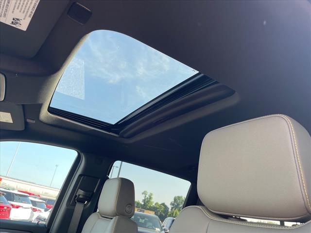 Photo of 2025 Summit White Chevrolet Silverado 1500
