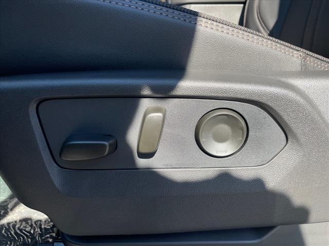 Photo of 2026 Polar White Tricoat Chevrolet Suburban