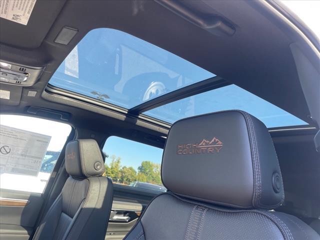 Photo of 2026 Polar White Tricoat Chevrolet Suburban
