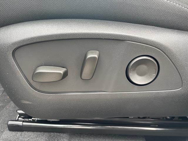 Photo of 2025 Summit White Chevrolet Traverse