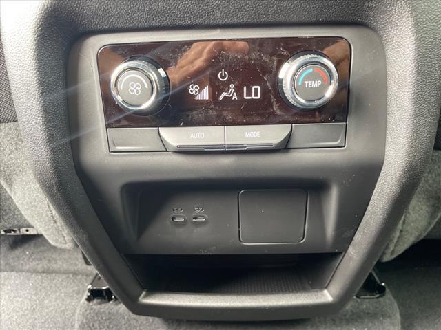 Photo of 2025 Summit White Chevrolet Traverse