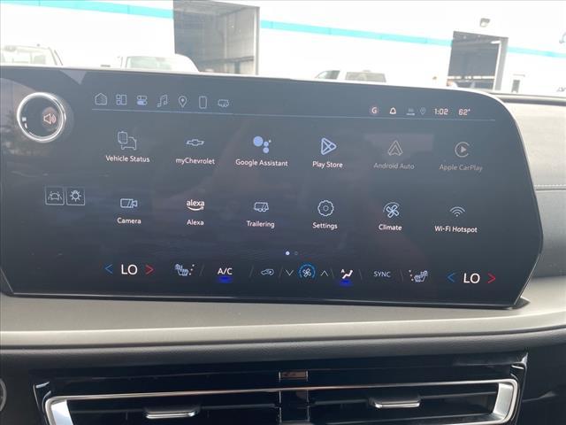 Photo of 2025 Summit White Chevrolet Traverse