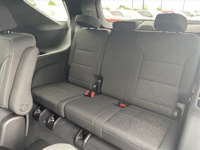 Photo of 2025 Summit White Chevrolet Traverse