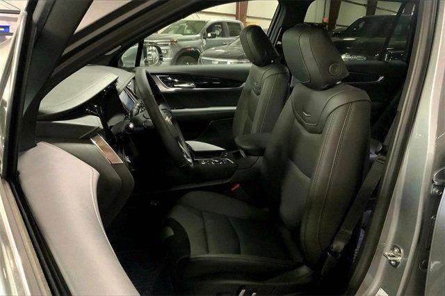 Photo of 2025 Silver Metallic Cadillac XT6