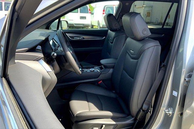 Photo of 2025 Silver Metallic Cadillac XT6