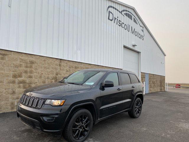 Photo of 2020 Diamond Black Crystal Pearlcoat Jeep Grand Cherokee