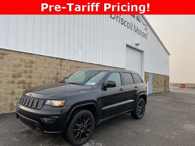 Photo of 2020 Diamond Black Crystal Pearlcoat Jeep Grand Cherokee