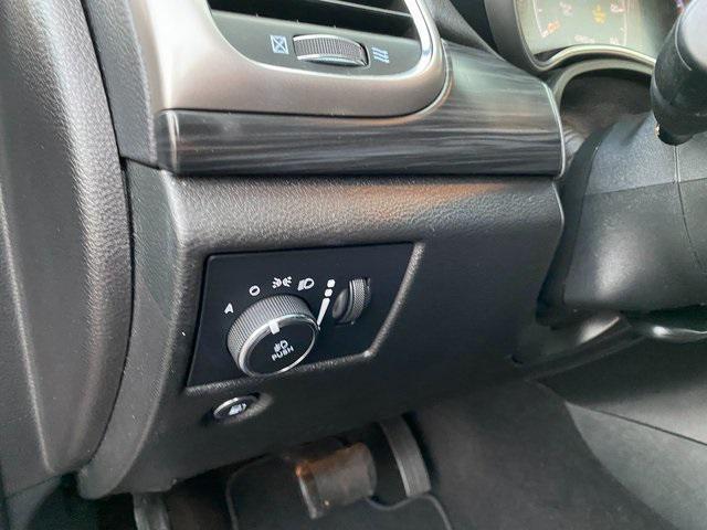 Photo of 2020 Diamond Black Crystal Pearlcoat Jeep Grand Cherokee