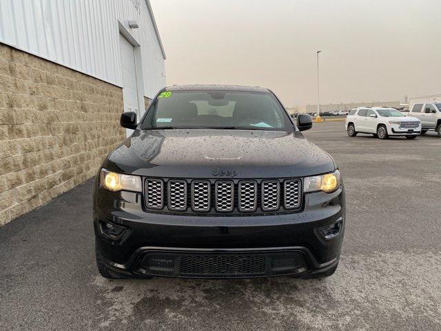 Photo of 2020 Diamond Black Crystal Pearlcoat Jeep Grand Cherokee