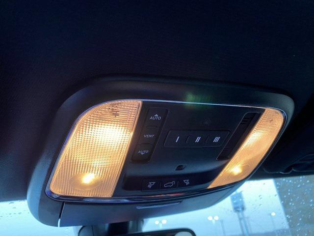 Photo of 2020 Diamond Black Crystal Pearlcoat Jeep Grand Cherokee
